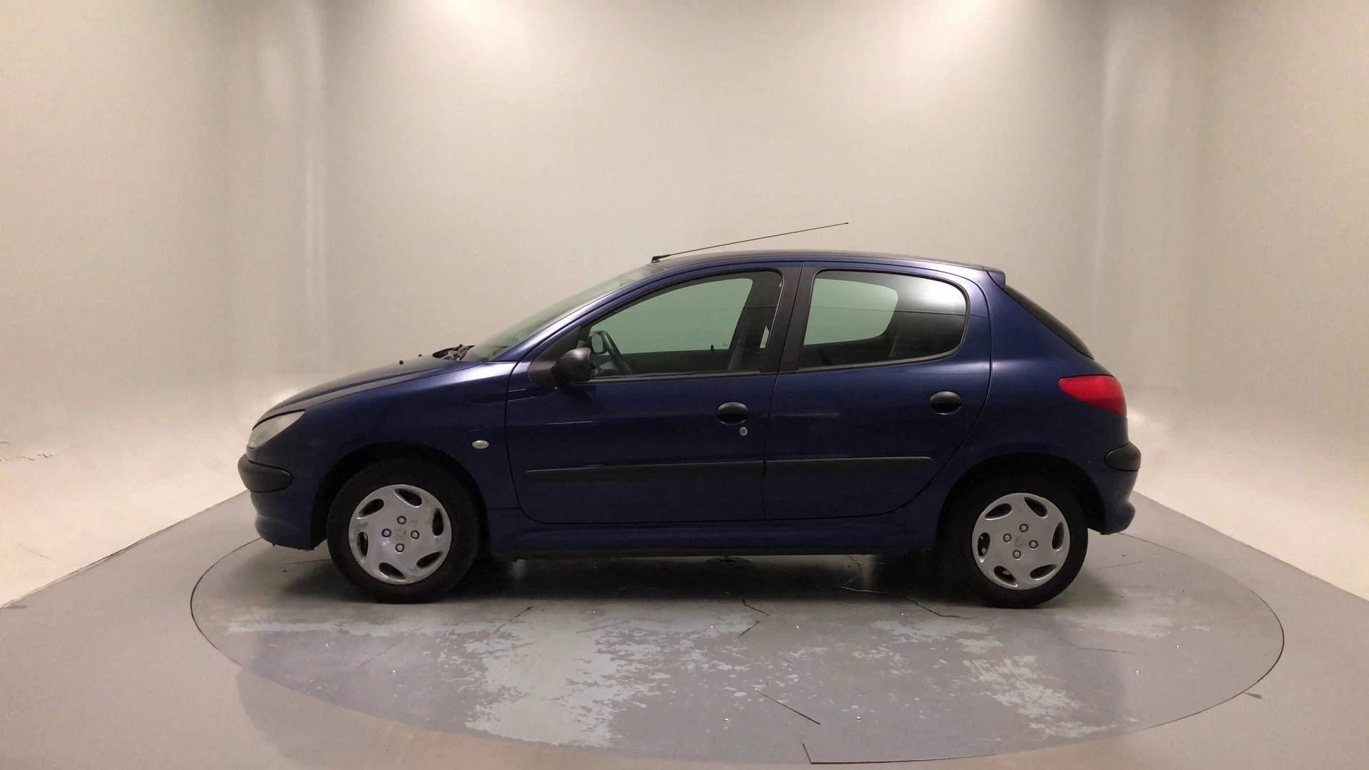 206 1.1i XR, PEUGEOT · 2002 · 38810 km · Essence à Caudan — photo 1