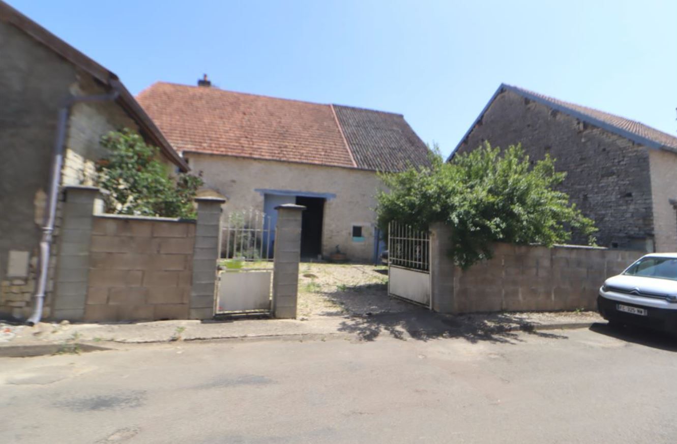 Une maison avec jardin à MontignyMornayVilleneuveSurVingeanne